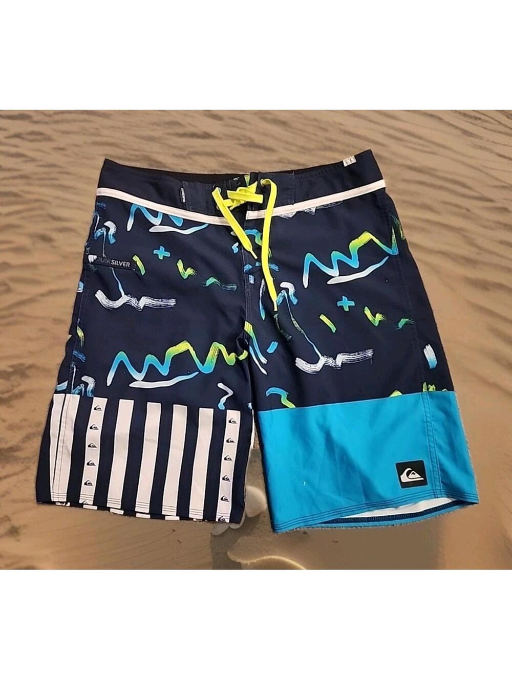 Quiksilver Remix 20-inch board shorts Size 32 (079)